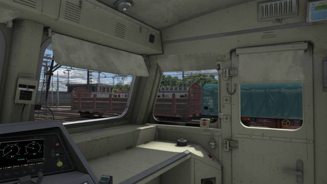 Italian Railways E652 Tigre Locomotive & Wagons