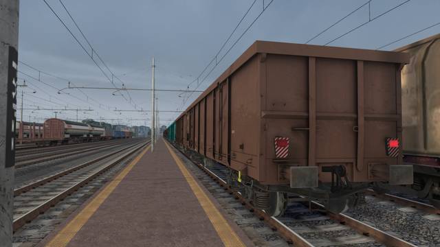Italian Railways E652 Tigre Locomotive & Wagons