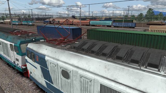 Italian Railways E652 Tigre Locomotive & Wagons